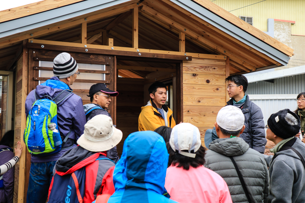 由建築公社他們親手打造的小木屋